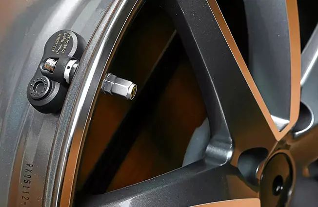 Як працює датчик тиску в шинах (TPMS)